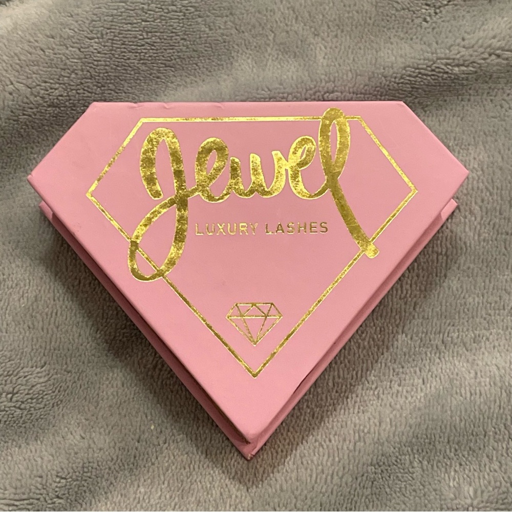 NIB: Jewel Luxury 💎 Eyelashes (Ruby)